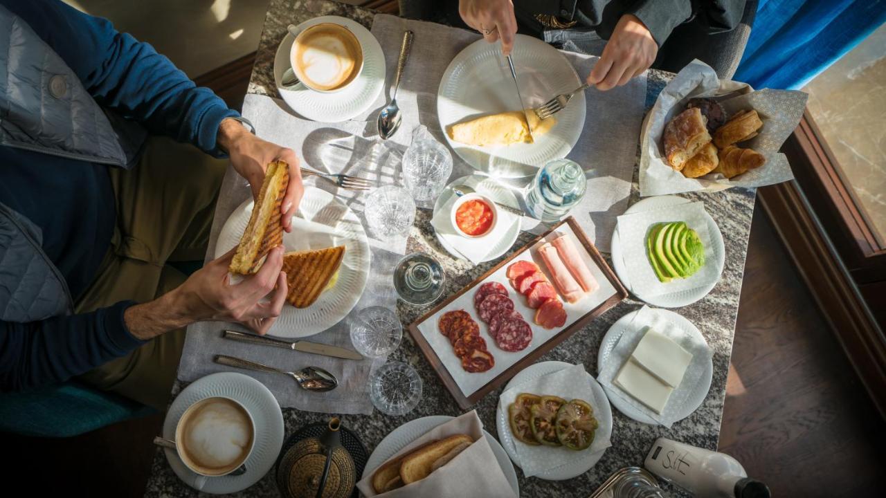 El Llorenc Parc De La Mar - Adults Only Палма де Майорка Екстериор снимка A typical breakfast at the hotel