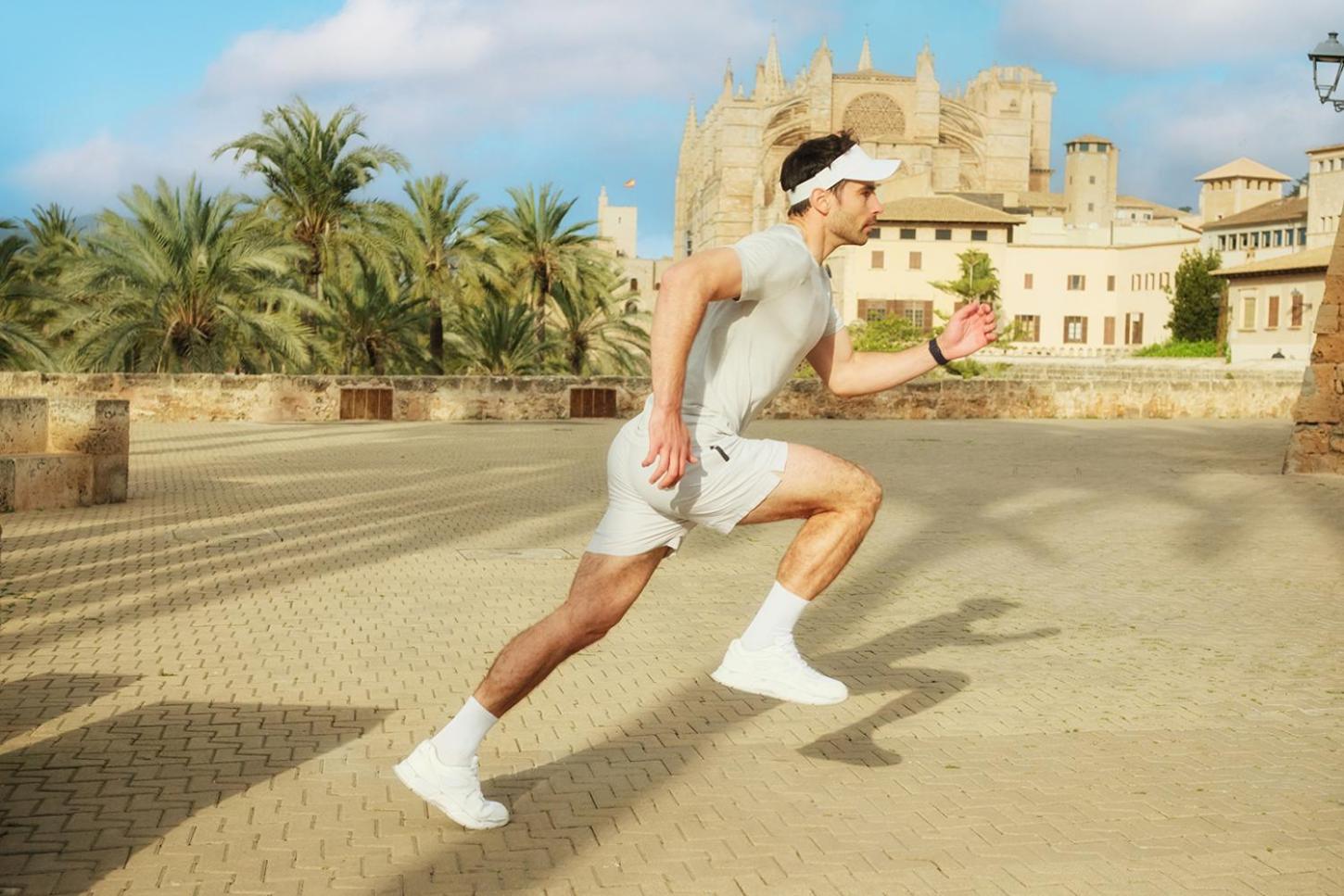 El Llorenc Parc De La Mar - Adults Only Палма де Майорка Екстериор снимка A man running