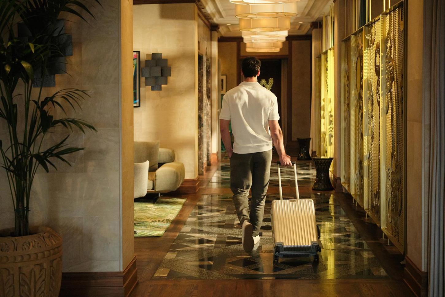El Llorenc Parc De La Mar - Adults Only Палма де Майорка Екстериор снимка A bellboy at work