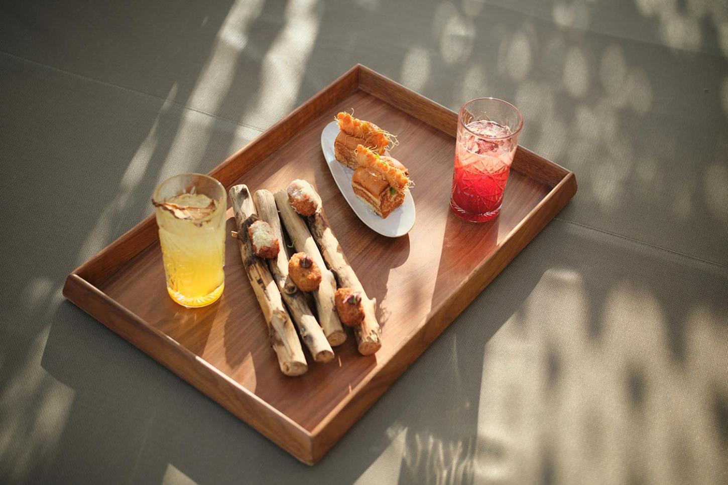 El Llorenc Parc De La Mar - Adults Only Палма де Майорка Екстериор снимка A wooden tray